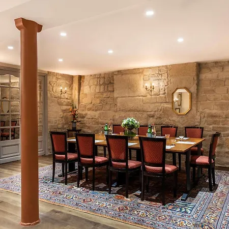 Ducs De Bourgogne فندق باريس