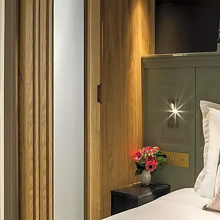 Hotel Ducs De Bourgogne 4*