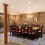 Ducs De Bourgogne ホテル パリ